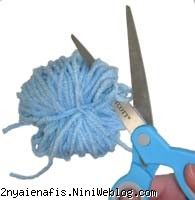   چطور منگوله های کاموایی بسازیم؟ + آموزش ساخت پم پم عروسک Pom-Pom ready to cut yarn pom-pom