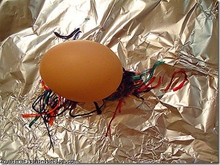 رنگ کردن تخم مرغ با نخ های رنگی تخم تزیین مرغ هفت سین تخم مرغ