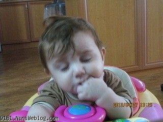 عکس نگیرید چشامو می بندما