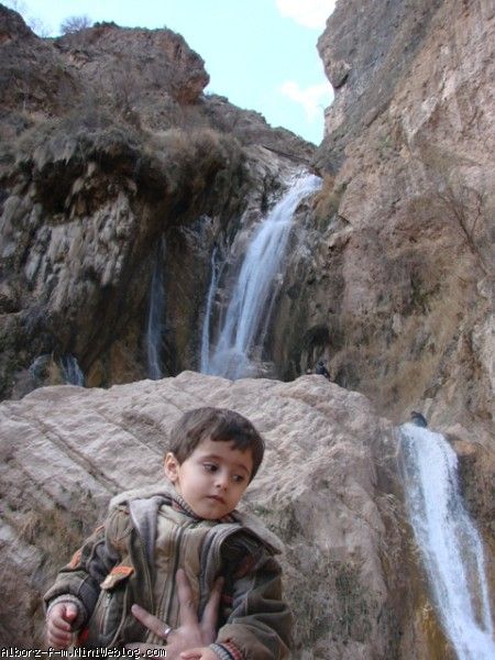 آبشار نوژیان .تقریبا 40 کیلومتری خرم آباد آبشار نوژیان .تقریبا 40 کیلومتری خرم آباد