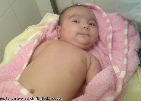 اينجا هم تو حموم و مشغول لباس پوشيدن