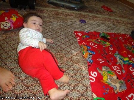 همیشه اینجوری دراز میکشی مامان بزرگ هم عاشق این دراز کشیدنته