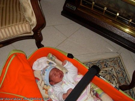 گریه نکن گلم تازه اومدی خونه خودمون