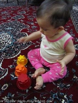 ارشیدا در حال بازی
