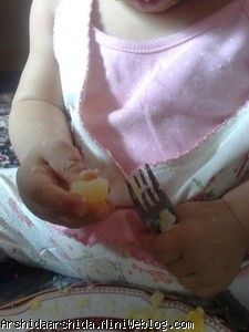 آرشیدا و غذا خوردنش