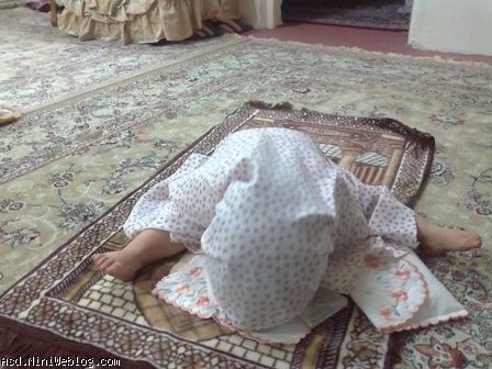 نیایش ورزشکار در حال سجده