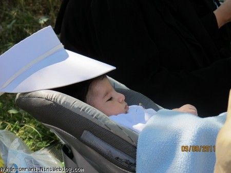 آیهان تو باغ عمو ناصر زیر سایه بان 