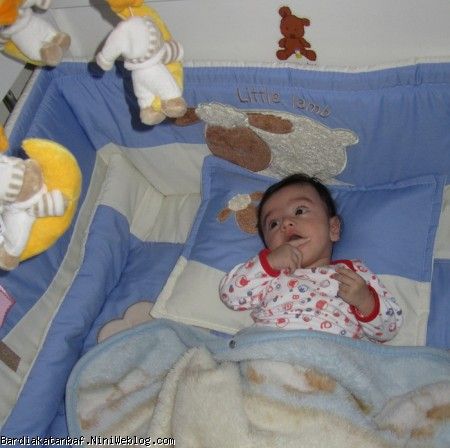بردیا در حال بازی بردیا در حال بازی