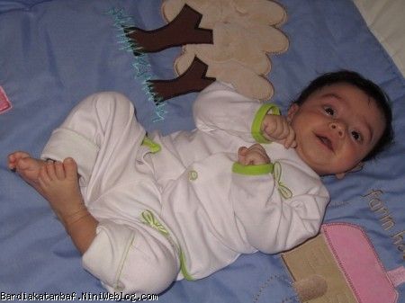 بردیا در حال بازی کردن بردیا در حال بازی کردن