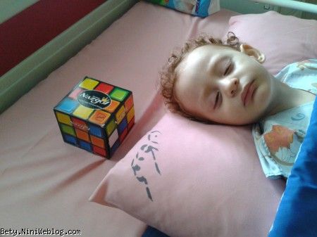 دلت به این جعبه دستمالی که بیمارستان داده بود خوش بود