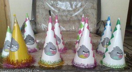 کلاه بوقی انگری بردی. مامانی و بابایی درستش کردند