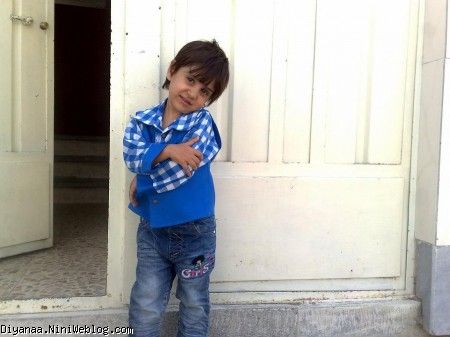 موقع برگشت از مهدکودک جلو در خانمان