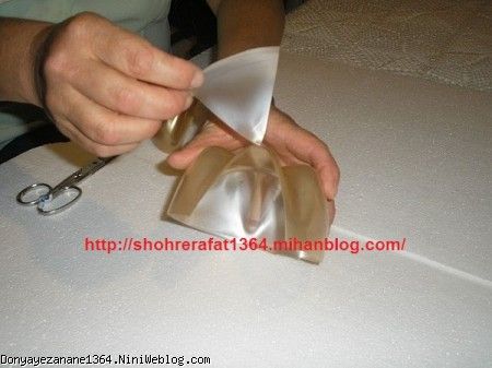 گلدان با بطری پلاستیکی طلایی