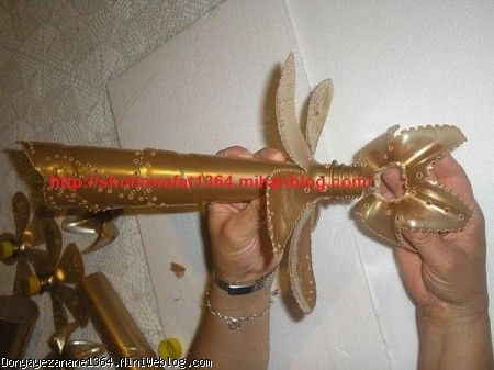 گلدان با بطری پلاستیکی طلایی