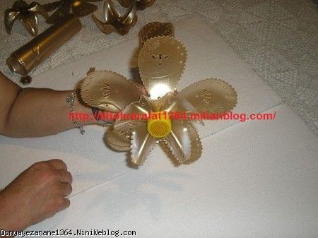 گلدان با بطری پلاستیکی طلایی