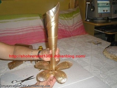 گلدان با بطری پلاستیکی طلایی