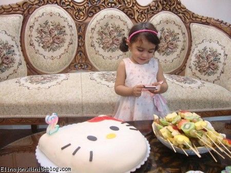 بذاريد شمع را خودم روشن كنم.
