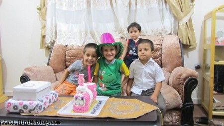 تولد 5 سالگیت اون ک کلاه داره تویی27اردیبهشت92