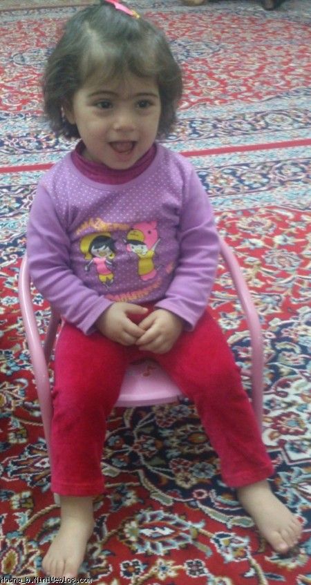 حسنا روی صندلی