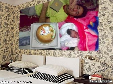 روز تولدت گلم همراه بابايي اونم دست دايي عباس ميخواست كيك تولدي كه برات گرفته بود هم توي عكست باشه