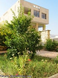برگ درختان سبز درنظر هوشیار  هر ورقش دفتریست معرفت کردگار
