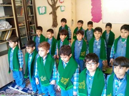 پسرم داره نماز خواندن رو یادمیگیره