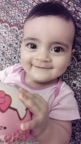 اینجا دخترم مریض بود اما با همه مریضی که از جمع نی نی های شهریوری گرفته بود ، بازم لبخند میزد !!! ( 256 روزگی)