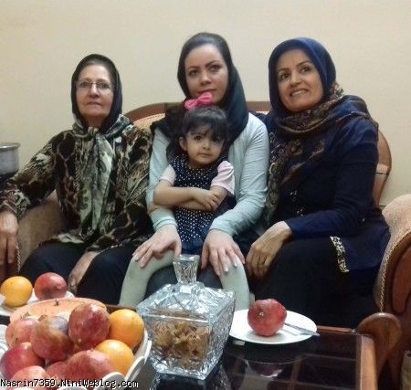 این عکسیه که شب یلدا رفتیم  خونه مامان جون