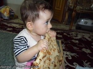 نازنین زهرا در حال شام خوردن