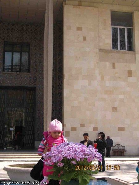 کاخ نیاوران تو بغل عمه وحیده
