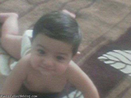 تازه حمام كرده بود اون موقع تازه سينه خيز مي رفت 7 ماهه بود عزيز مامان