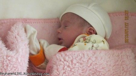 عزیز دلم تو این عکس یک ماهته عزیز دلم تو این عکس یک ماهته