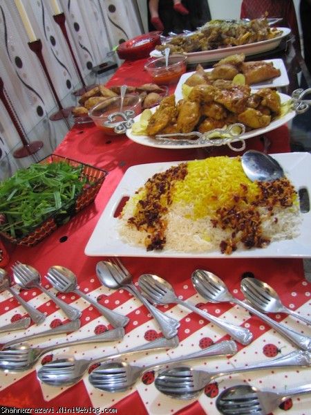 شام تولد که عبارت بود از زرشک پلو با مرغ و باقالی پلو با ماهیچه و پیراشکی و سالاد الویه