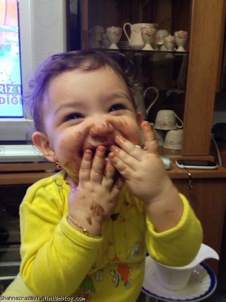 آیلین عاشق شکلات!!