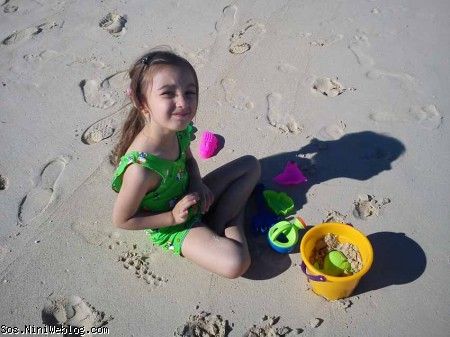 هیوا کنار دریای آبی....