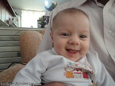 یکم فروردین 92یلدا خانم درمنزل پدرجون ازپدرجونش یک دفترچه پس انداز عیدی گرفت