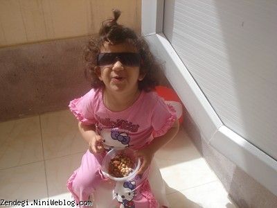 عینک زدم چشمام اذیت نشه